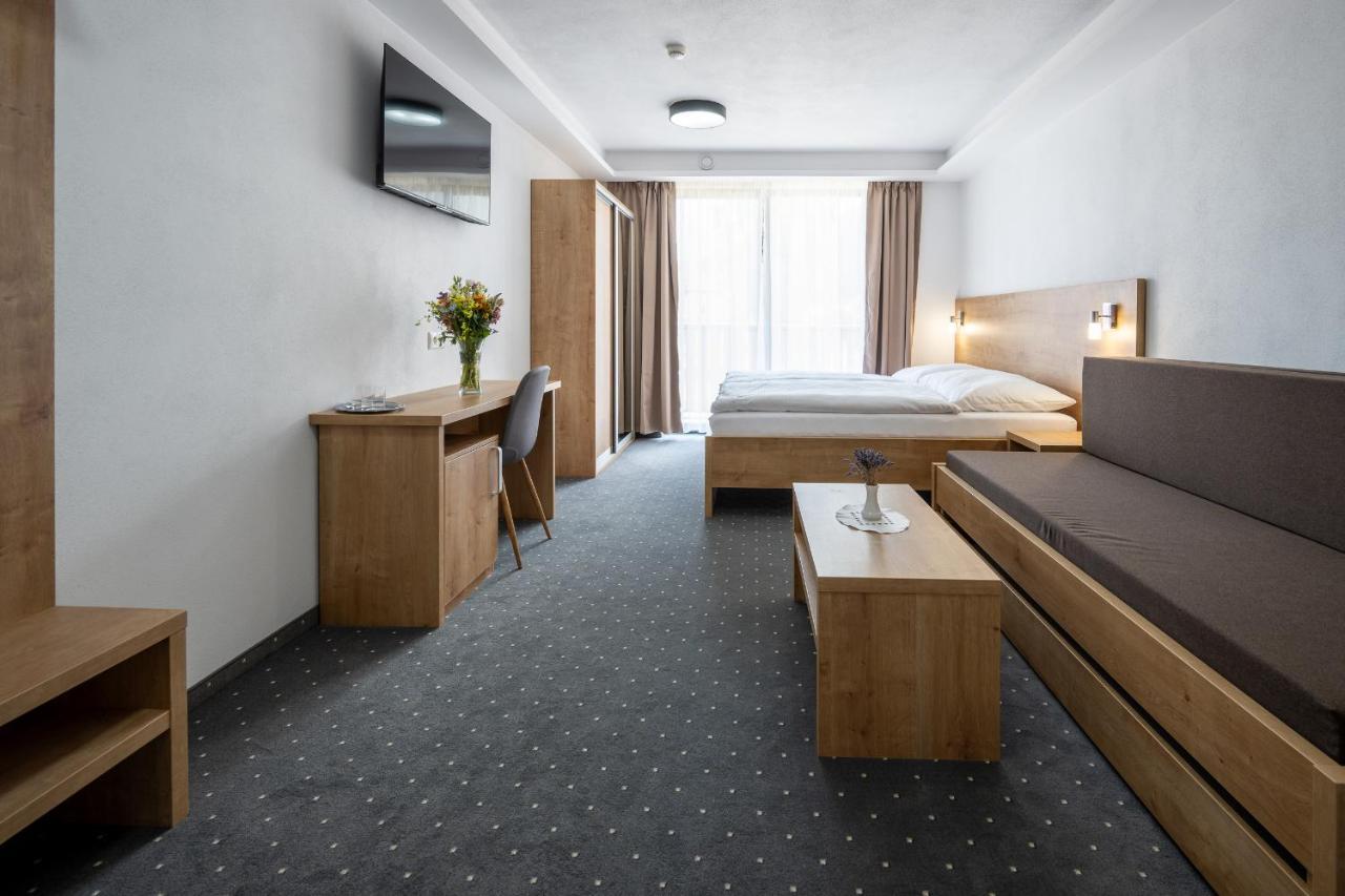 Berg Liptov Otel Liptovský Mikuláš Dış mekan fotoğraf