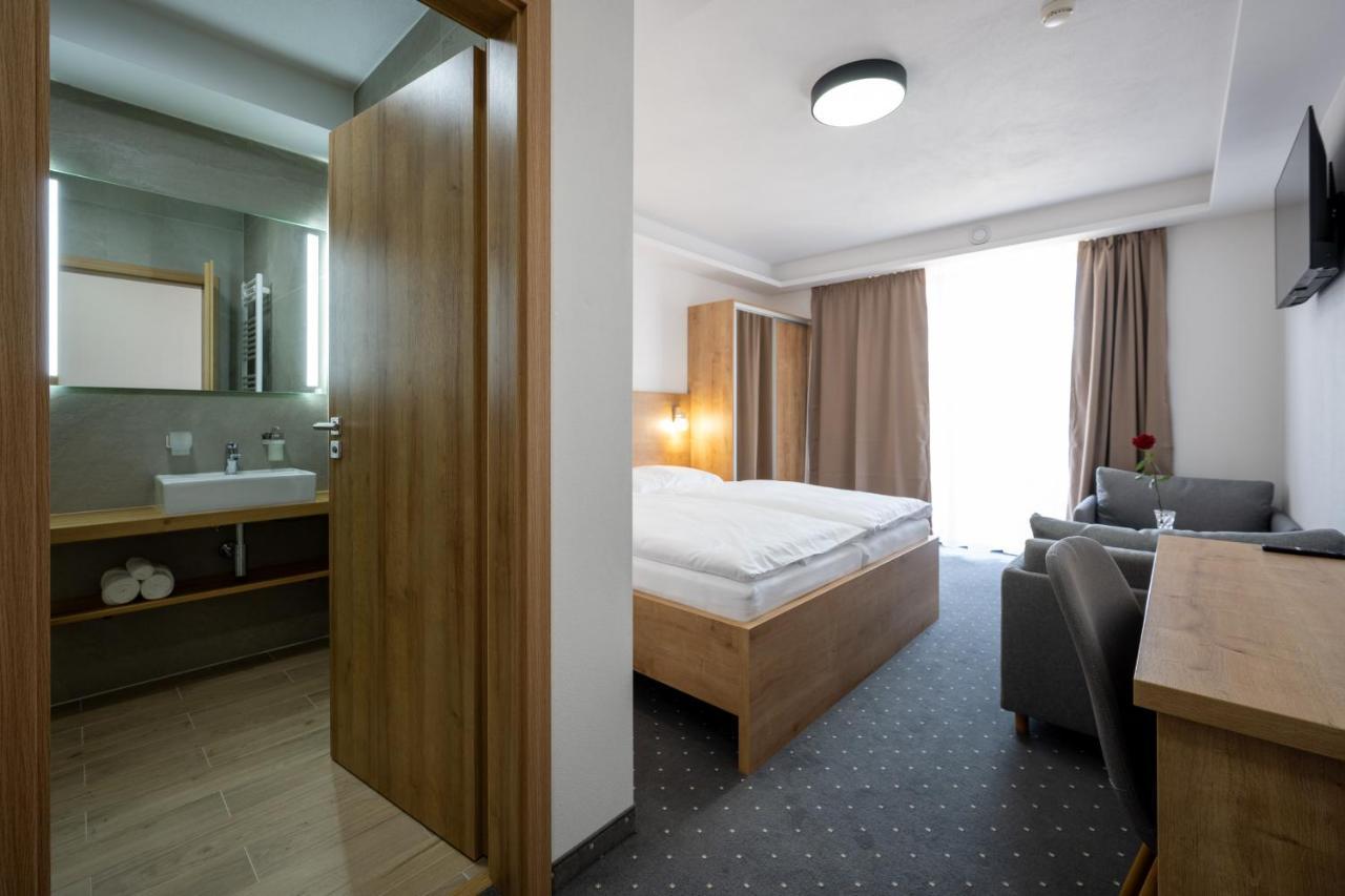 Berg Liptov Otel Liptovský Mikuláš Dış mekan fotoğraf