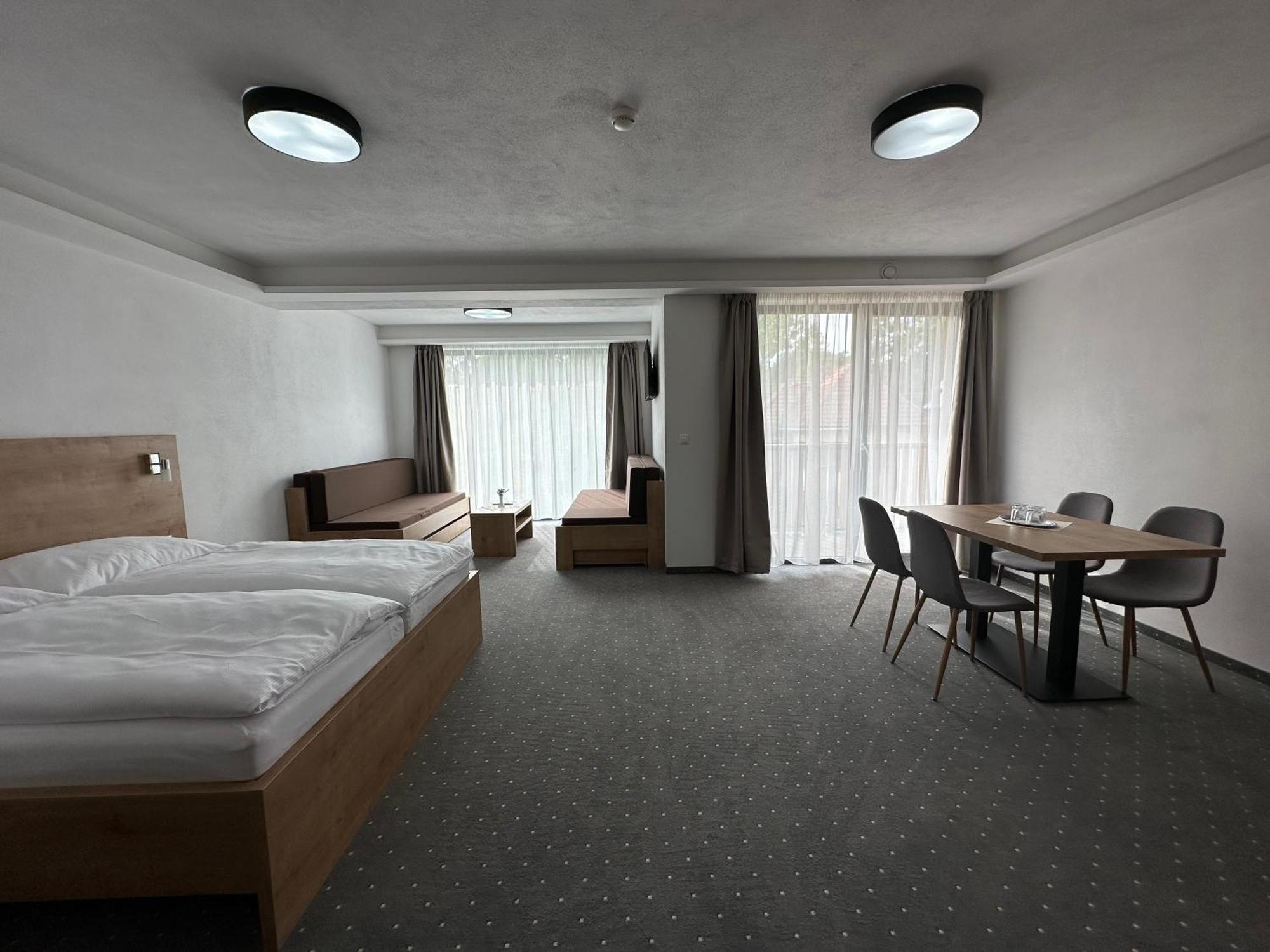 Berg Liptov Otel Liptovský Mikuláš Dış mekan fotoğraf