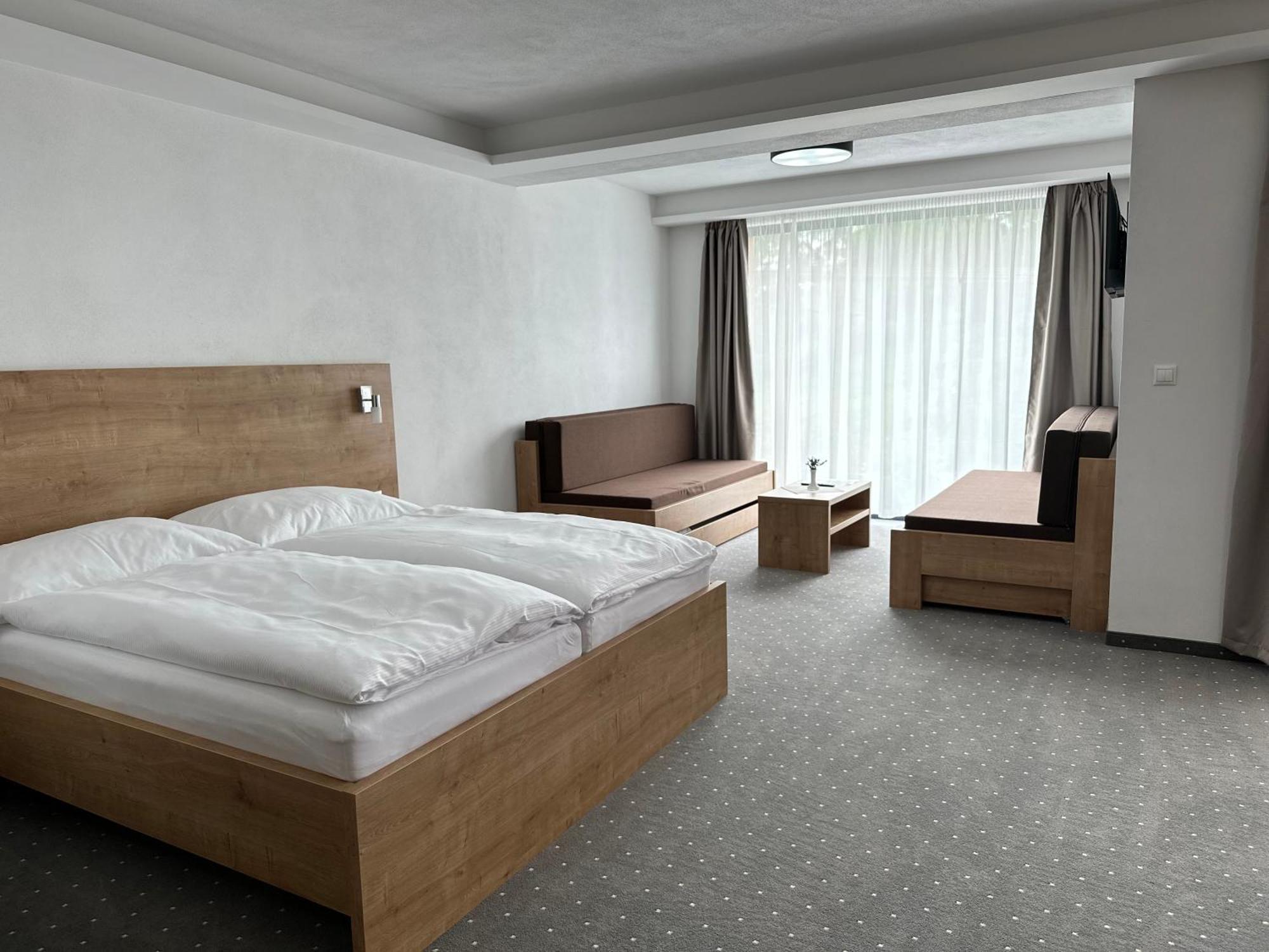 Berg Liptov Otel Liptovský Mikuláš Dış mekan fotoğraf